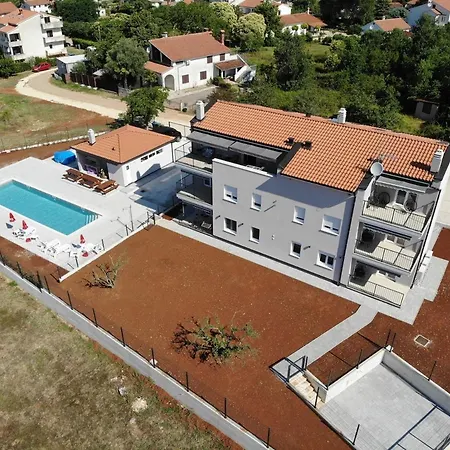 Maison d'hôtes House Lucija Family For Max 6 Persons With Pool In *