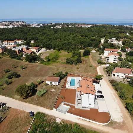 House Lucija Family For Max 6 Persons With Pool In Poreč