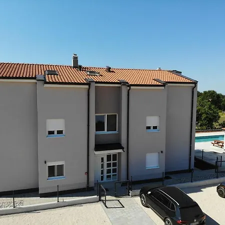 House Lucija Family For Max 6 Persons With Pool In Maison d'hôtes Poreč