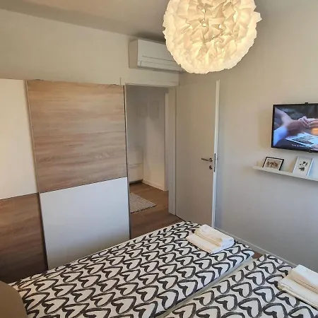 House Lucija Family For Max 6 Persons With Pool In Maison d'hôtes