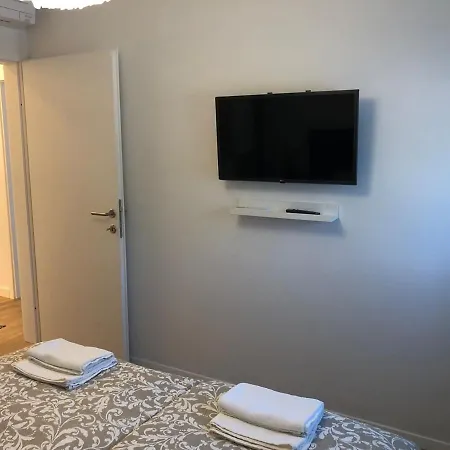 House Lucija Family For Max 6 Persons With Pool In Maison d'hôtes Poreč