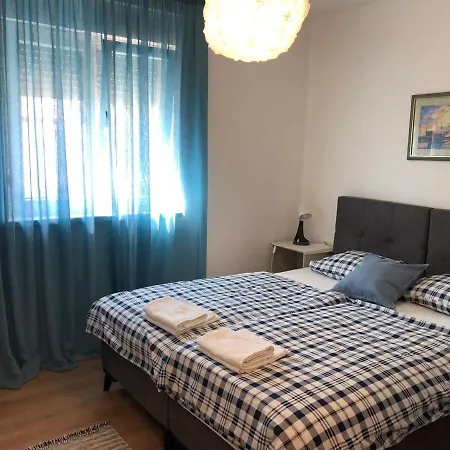 House Lucija Family For Max 6 Persons With Pool In Maison d'hôtes *