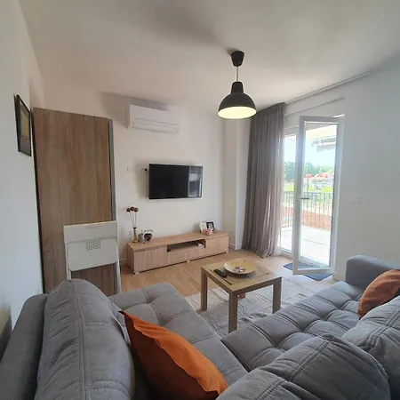 House Lucija Family For Max 6 Persons With Pool In Maison d'hôtes Poreč