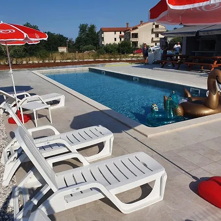 House Lucija Family For Max 6 Persons With Pool In Casa de hóspedes