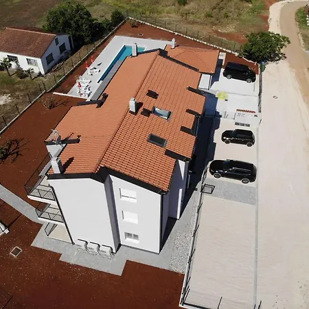 House Lucija Family For Max 6 Persons With Pool In Poreč