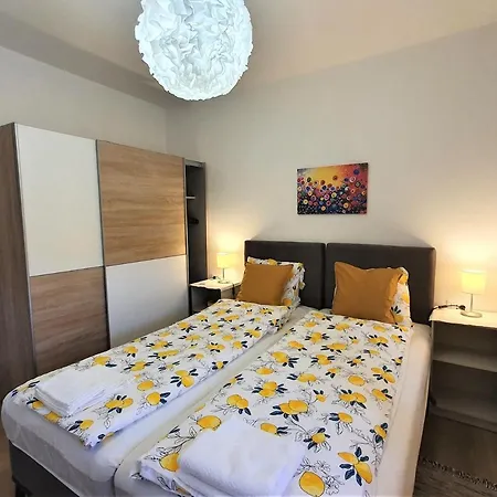 House Lucija Family For Max 6 Persons With Pool In Casa de hóspedes *