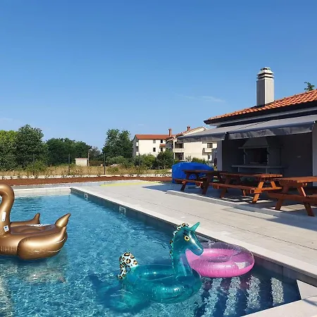 Casa de hóspedes House Lucija Family For Max 6 Persons With Pool In